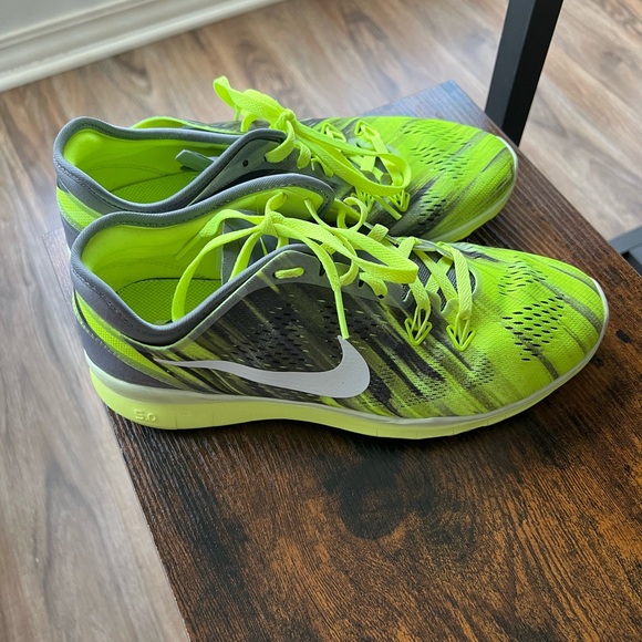 Nike Free TR Fit 5 (size 7.5) - Picture 3 of 6